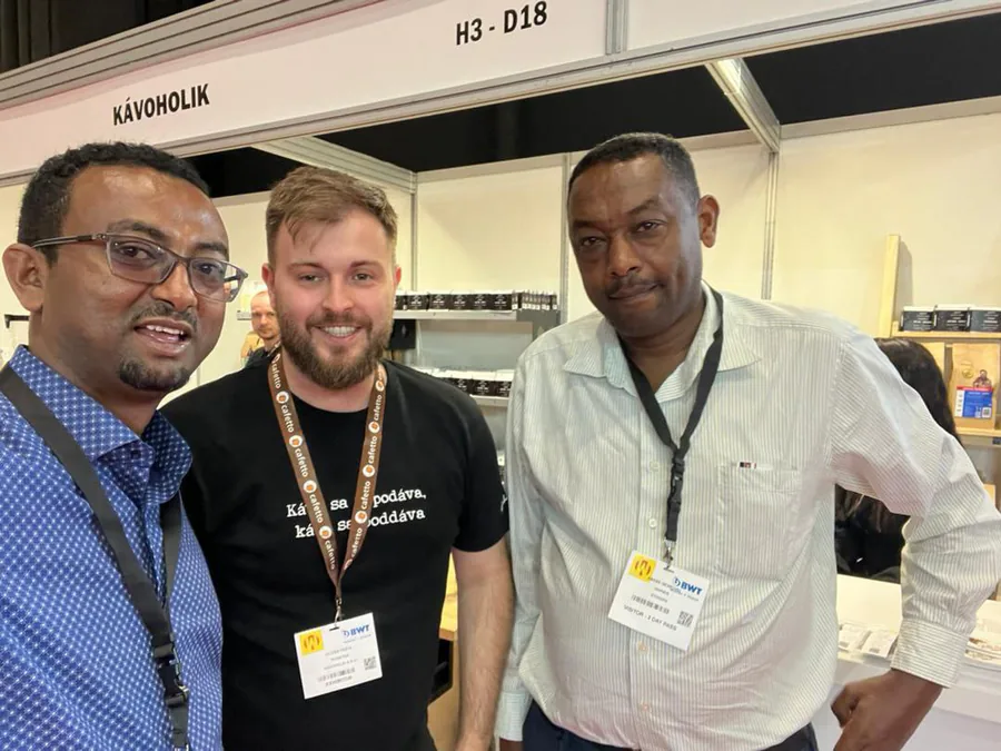 Abebe Ayana, Tefera Adefris client